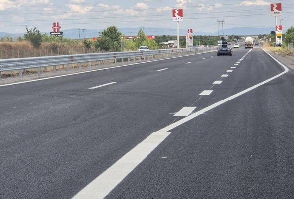 Катастрофа затруднява движението по АМ Тракия към София съобщиха от