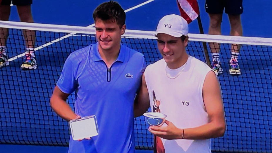 Шампионът от Откритото първенство на САЩ Иван Иванов продължава да