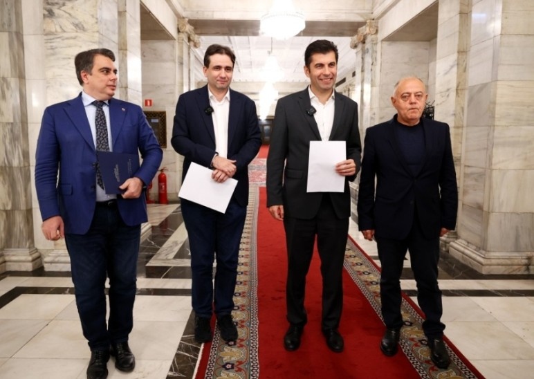 Трите самоопределили се като десни партии не могат без проклятието