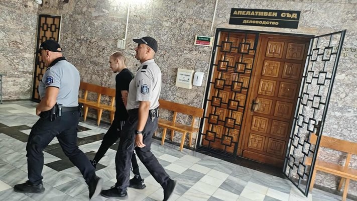 Пуснаха под домашен арест с електронна гривна Жулиен Кязъмов един