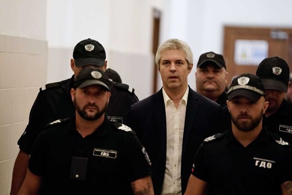 Софийският градски съд остави в ареста кмета на Варна Благомир Коцев
