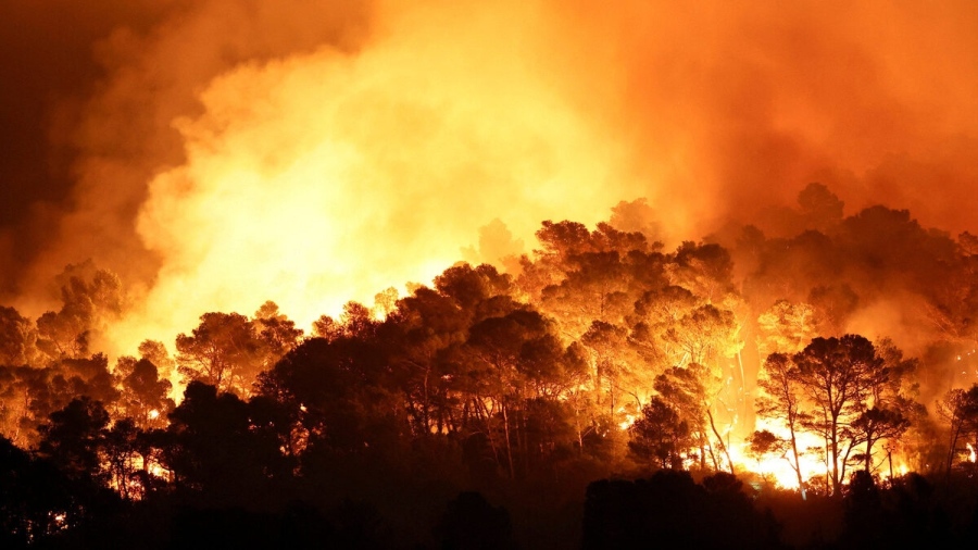 Продължава потушаването на пожара в ПП Рилски манастир