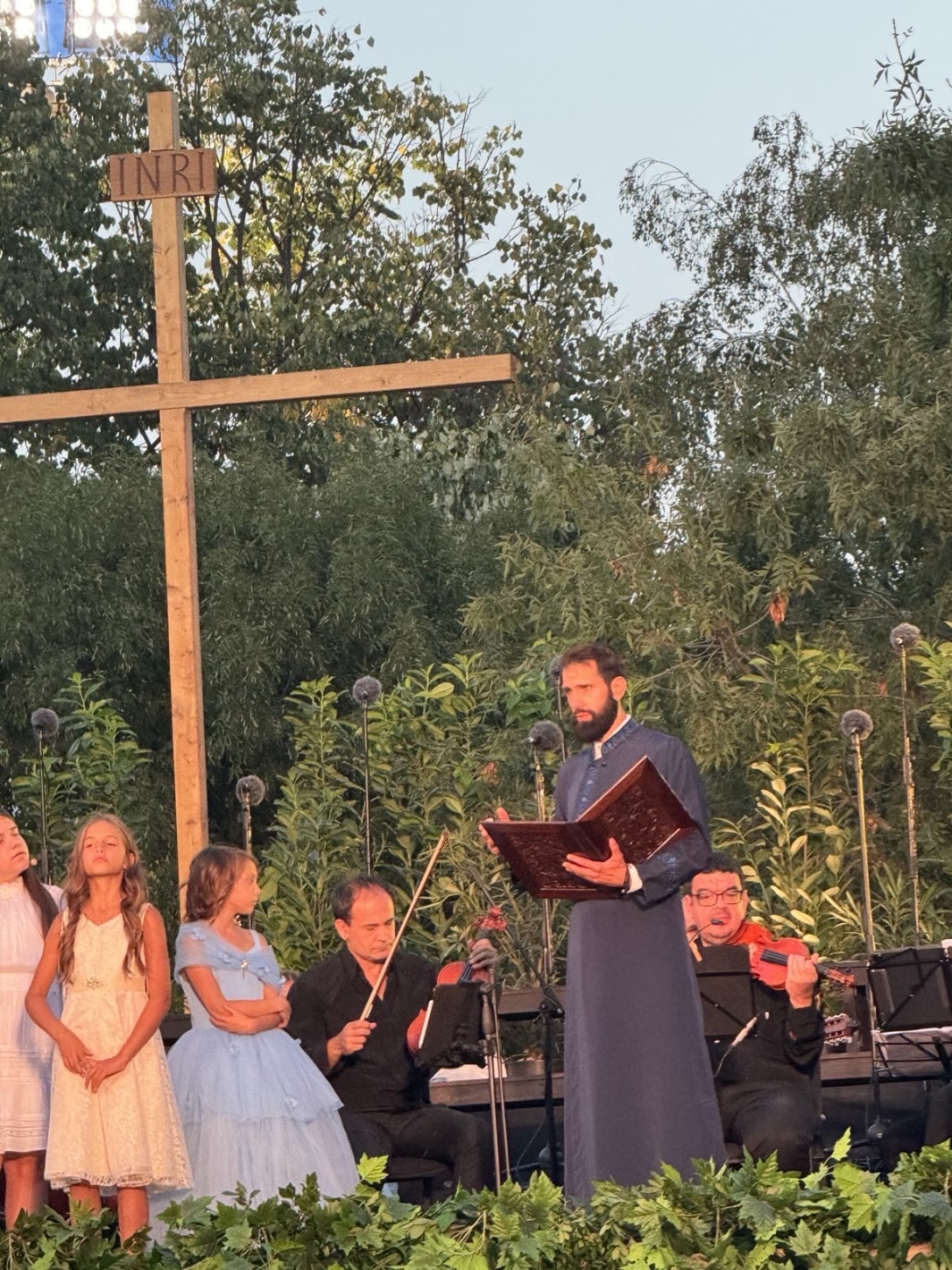 С благословението на  Негово Светейшество Даниил Патриарх Български и Митрополит