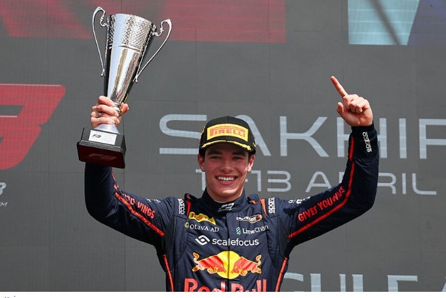 Никола Цолов ще кара във Формула 2 през сезон 2026