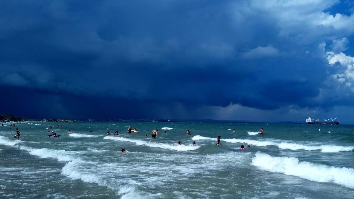 Днес 17 септември по преминаващ през страната студен атмосферен фронт