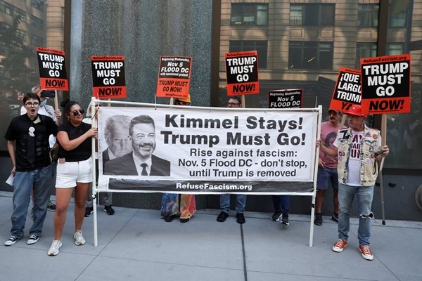 Доналд Тръмп директно заплаши медиите че лицензите на телевизиите които го