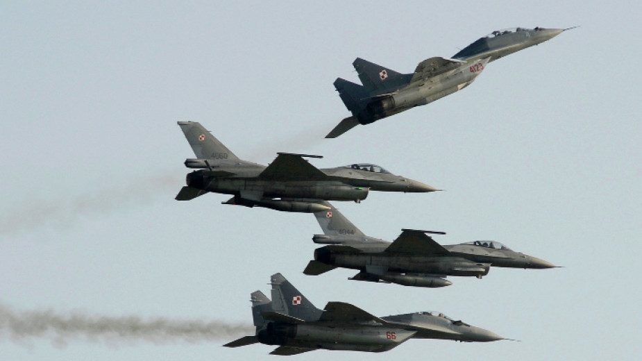 Полски и съюзнически самолети бяха вдигнати във въздуха рано тази