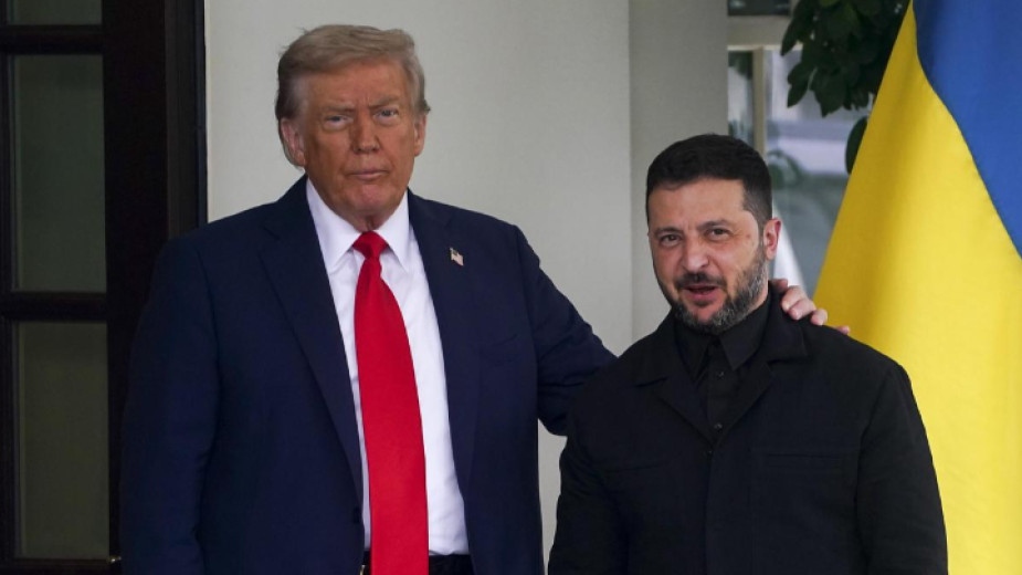 Докато въздушните удари и битките по фронтовете в Украйна продължават