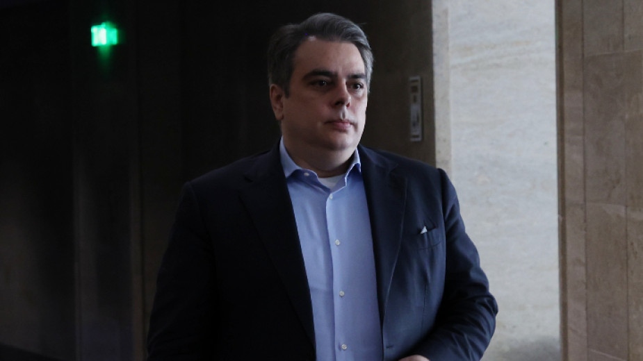 Председателят на ПП Асен Василев сравни ситуацията с неработещия парламент