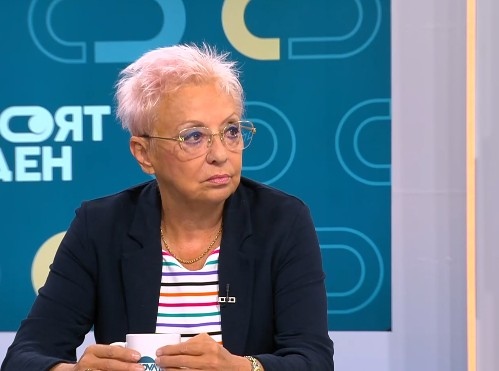 В момента Румен Радев напуска напълно лексиката и поведението на