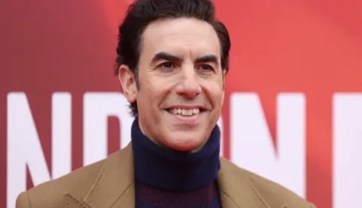 Саша Барън Коен беше заснет в компанията на 27 годишния модел