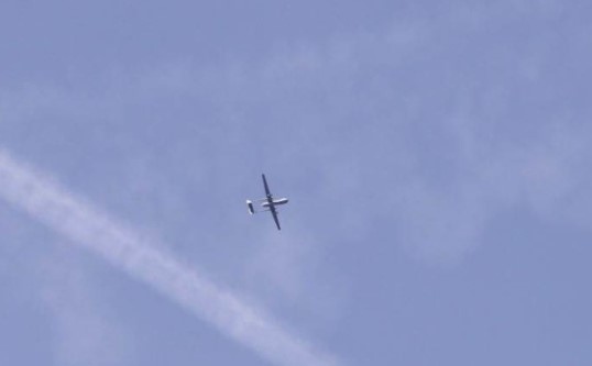 Неразпознати дронове са наблюдавани през нощта над най голямата военна база