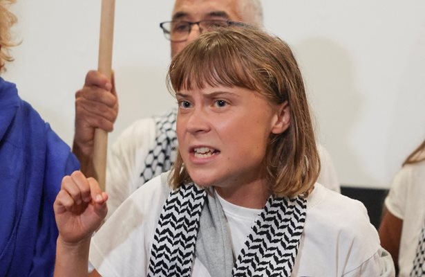 Шведската активистка Грета Тунберг заяви снощи, че тя и други