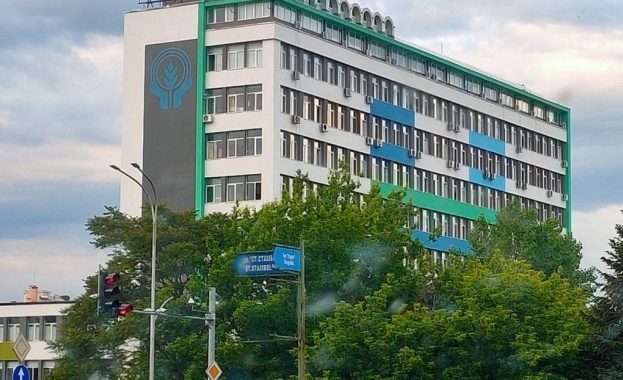 Тежко остава състоянието на 12 годишното дете от Казахстан което падна