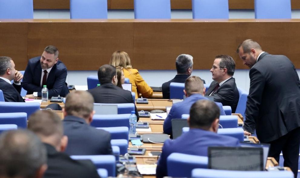 Парламентът направи трети неуспешен опит да заседава тази седмица В