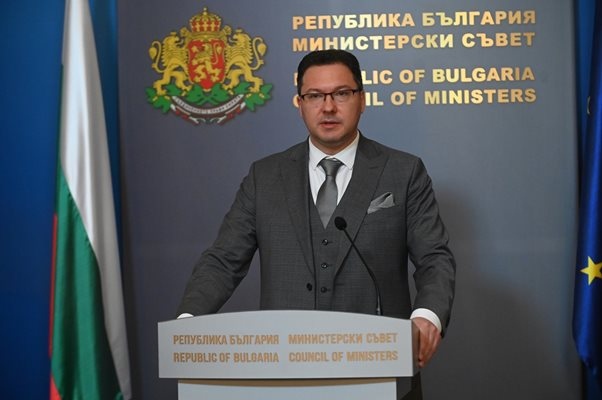 Малко след като стана ясно че вътрешният министър Даниел Митов е спасил