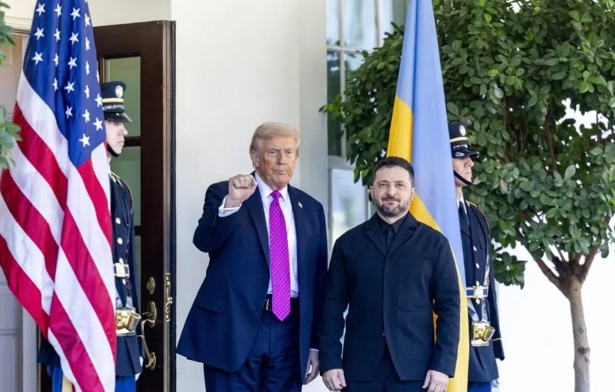 Украинският президент Володимир Зеленски разговаря с американския президент Доналд Тръмп