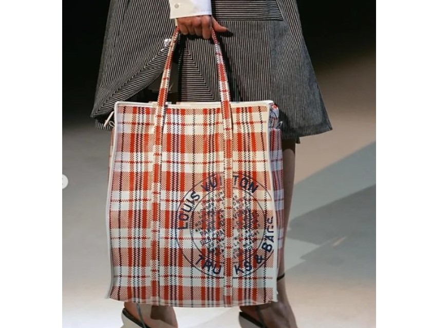 Новата чанта на Louis Vuitton – Ghana Must Go – предизвика буря