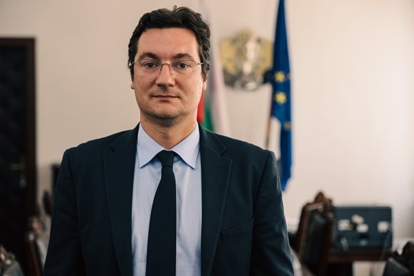 Влизането на ДПС с лидер Делян Пеевскиофициално в управляващата конфигурация ще