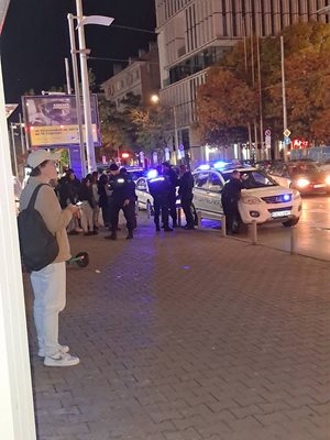 Задържан е непълнолетният наръгал и убил момче в мол в