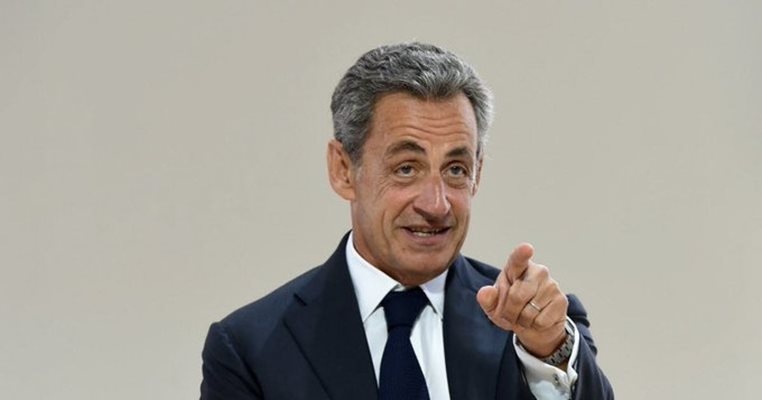 Очаква се днес бившият президент на Франция Никола Саркози да