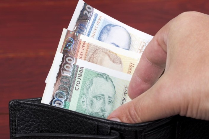 Банкнотите в обращение в България стават все по малко За първите