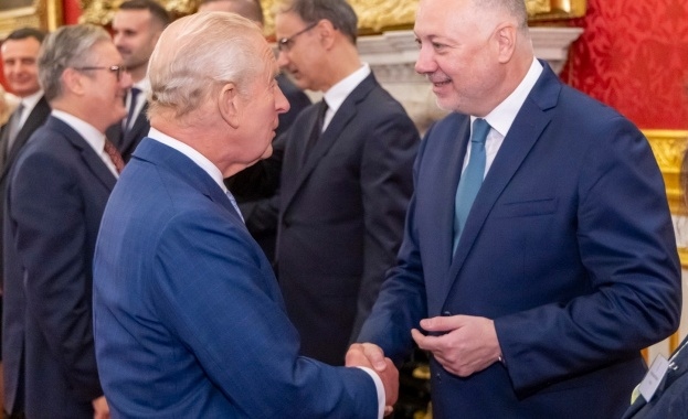 Премиерът Росен Желязков разговаря с Негово Величество крал Чарлз III по време
