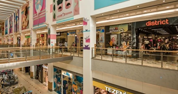 Тринити кепитъл и Хъс инвест които преди година купиха мола срещу