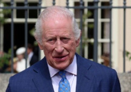 Британските политици преса и обществеността приветстваха решението на крал Чарлз
