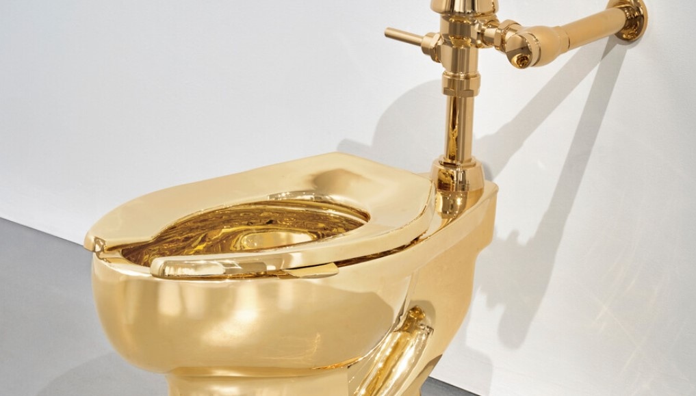 Тоалетна от масивно злато ще бъде предложена на търг от международната