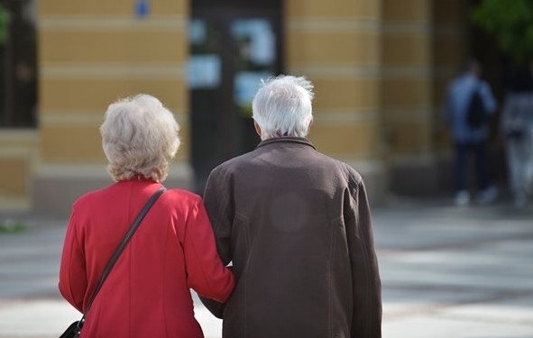 Повече от 360 000 българи работят и след пенсия за