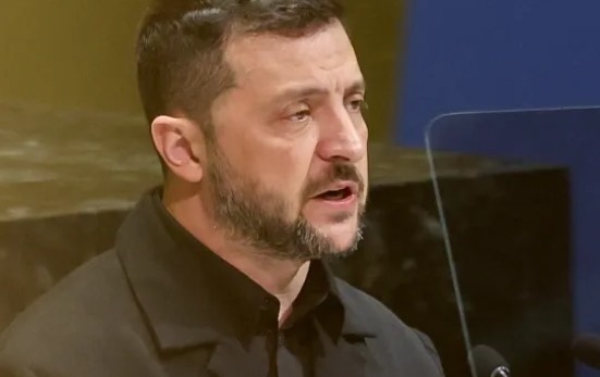 Украинският президент Володимир Зеленски съобщи че е посетил войските сражаващи