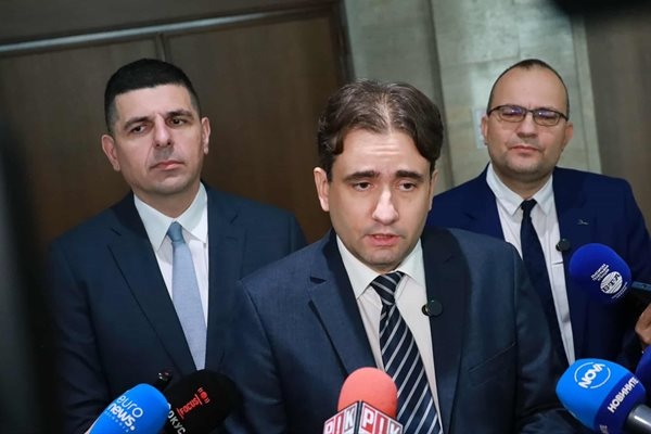 Да България призоваха правителството да оттегли проектобюджета за 2026 г