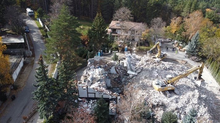 13 месеца след като Ахмед Доган бе принуден да се изнесе от