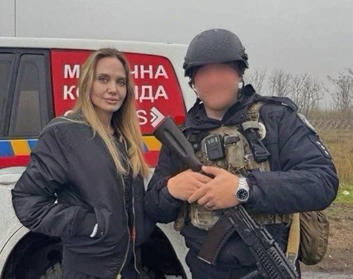 Холивудската актриса Анджелина Джоли посети един от най опасните градове на