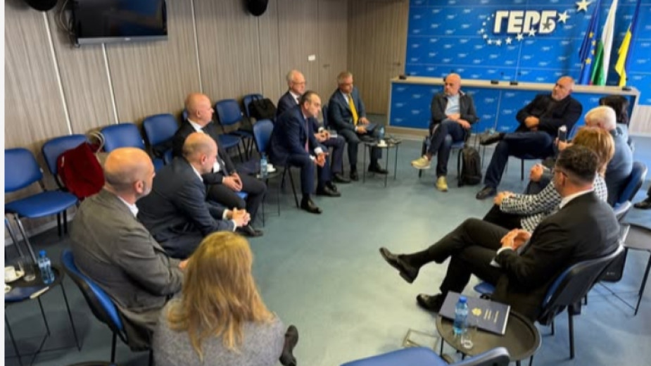 Лидерът на ГЕРБ Бойко Борисов финансовият министър Теменужка Петкова и