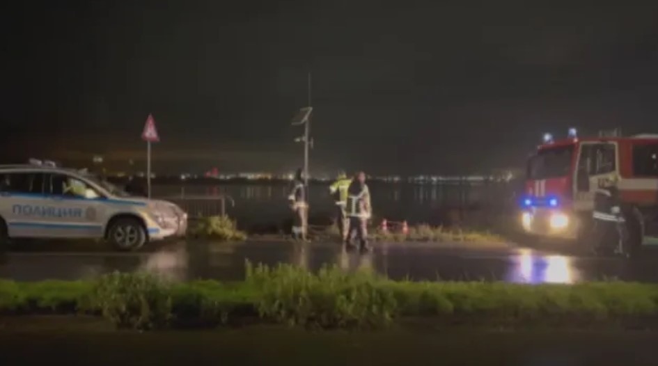 Гонка между екип на Гранична полиция и автомобил с мигранти