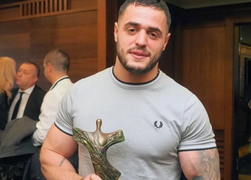 Световният шампион във вдигането на тежести Карлос Насар за пореден