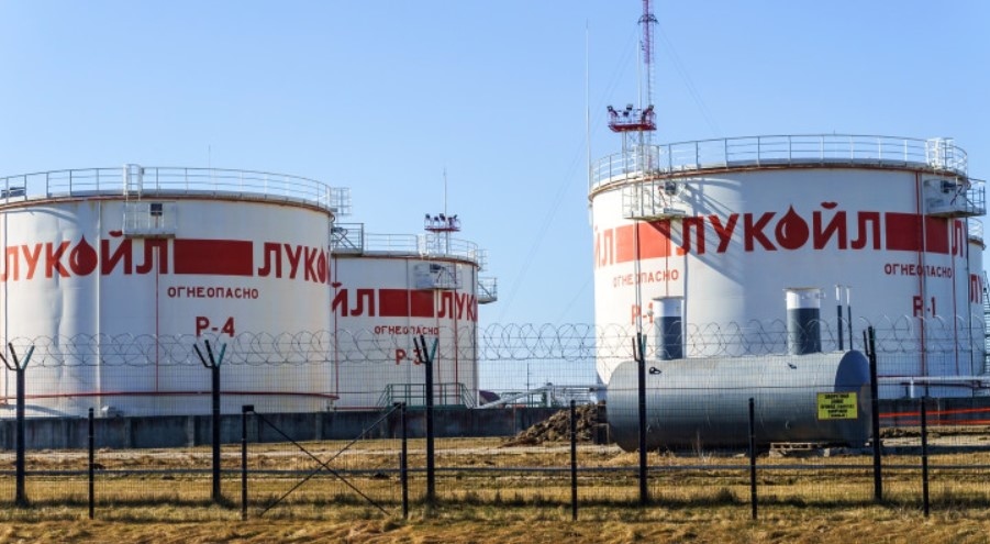 По малко от две седмици преди американските санкции срещу Лукойл и