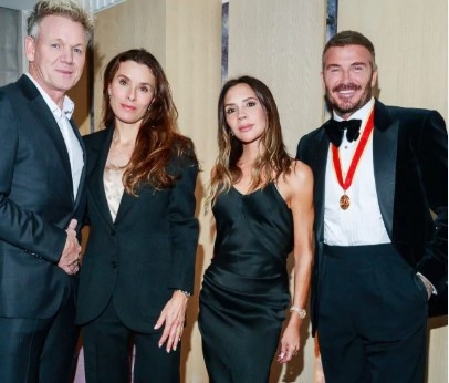 След като официално беше удостоен с титлата сър от крал