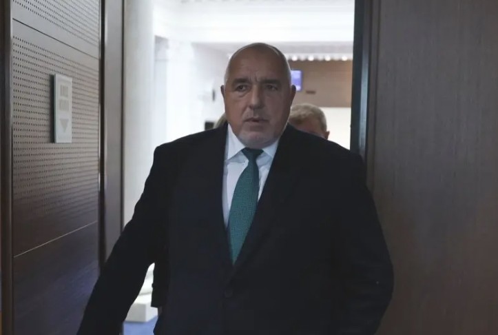 Чакаме президента Радев да се произнесе – да сложи вето