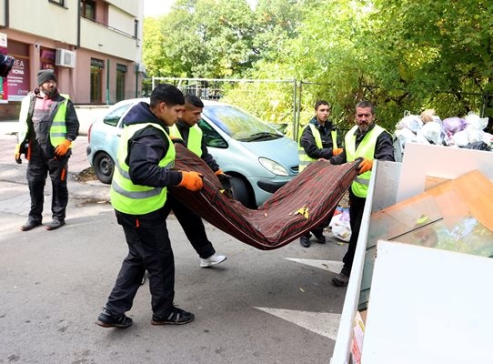 Столичната община прекрати две обществени поръчки за чистенето на общо