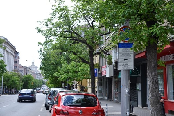 Студентски град и Подуяне както и кварталите на юг от