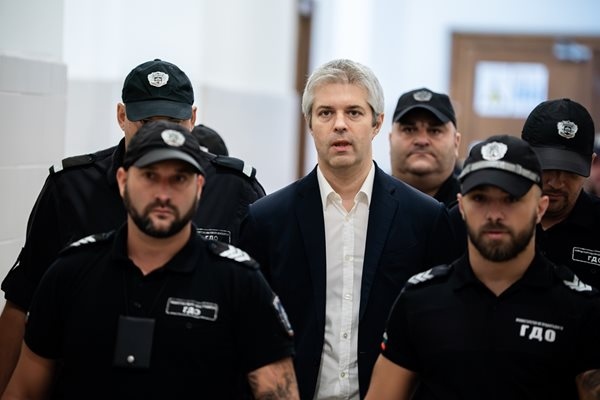 От 12 ноември кметът на Варна Благомир Коцев ще изпълнява функцията си