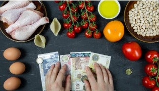 Тримесечният общ доход средно на лице от домакинство през третото