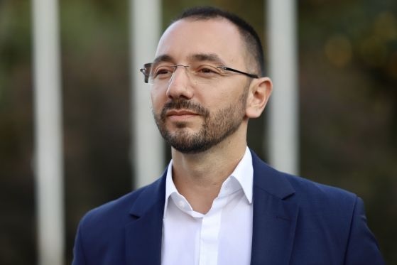 Паркирането в София поскъпва разширяват се и платените зони Това