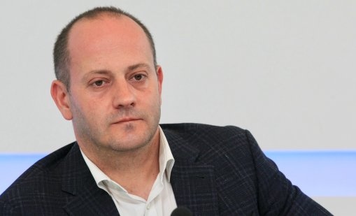 Евродепутатът Радан Кънев чийто син беше задържан вчера за притежание