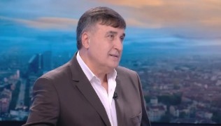 Веселин Маринов се готви за маратон от четири концерта в