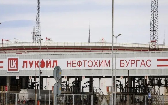 Веднага след встъпването си в длъжност като особен управител на