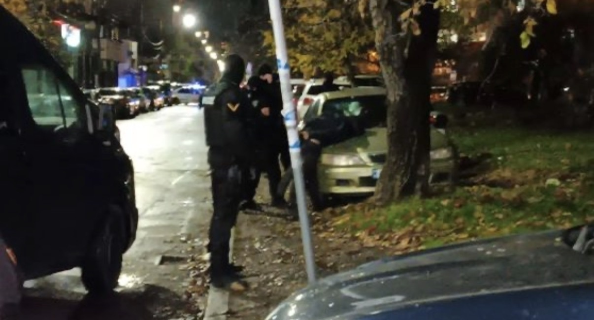 Двама души са задържани в квартал Надежда в София докато